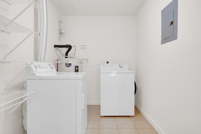 Building Photo - 10410 NE 2nd St