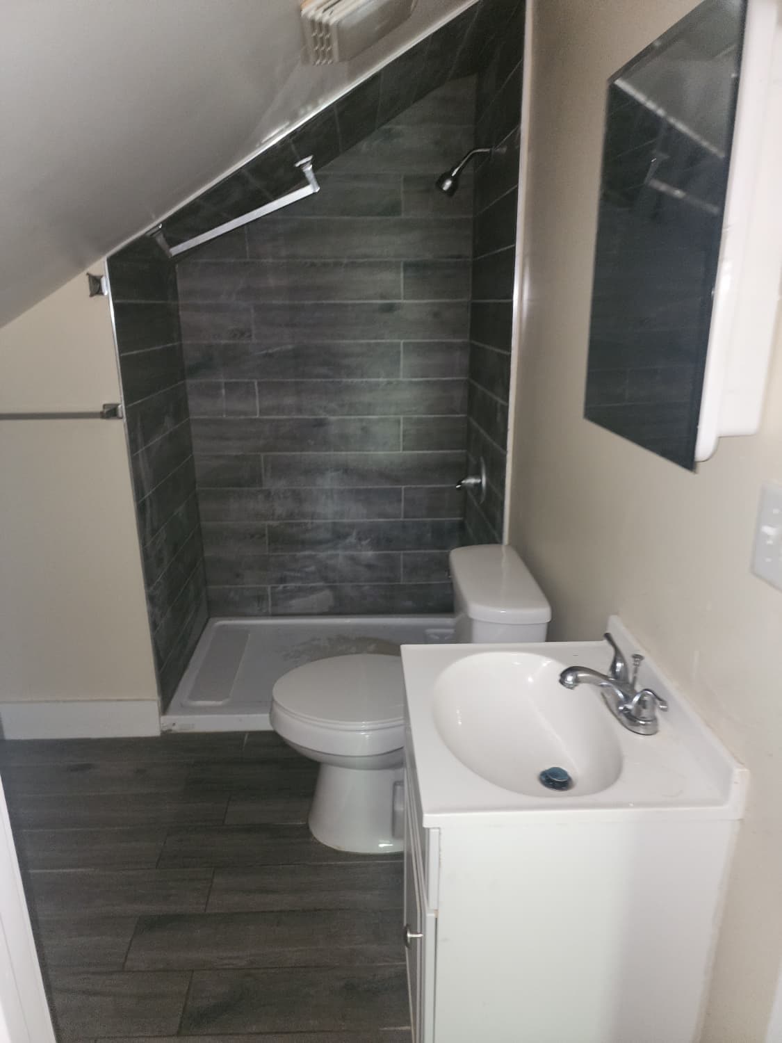 Building Photo - 133 Hobart St