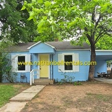 Building Photo - Single-Family Home: 3 Bed, 2 Bath