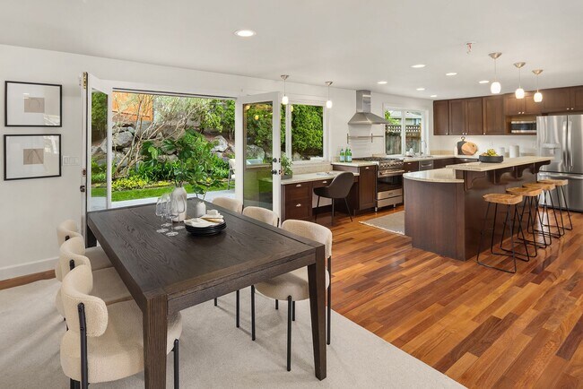 Building Photo - 5bd/2.75ba Bellevue Home