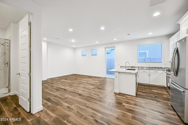 Building Photo - 7574 W Jackrabbit Ln