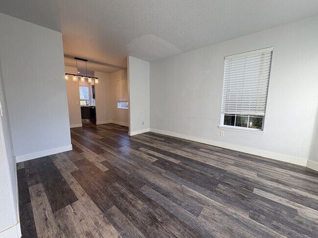 Building Photo - 12982 SW Kameron Way