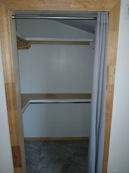 Building Photo - 1012 S 17 1/2 St
