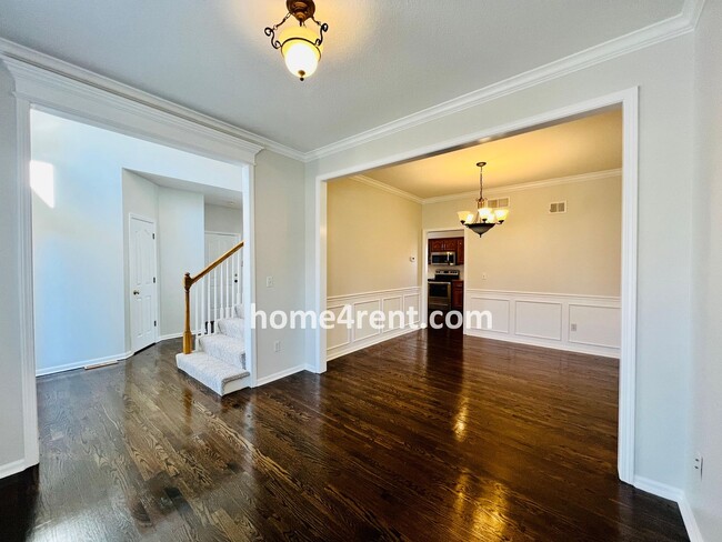 Building Photo - Beautiful Overland Park w/ Wood Floors Thr...