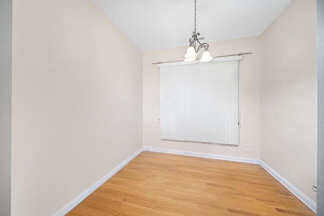 Building Photo - 938 N Washtenaw Ave