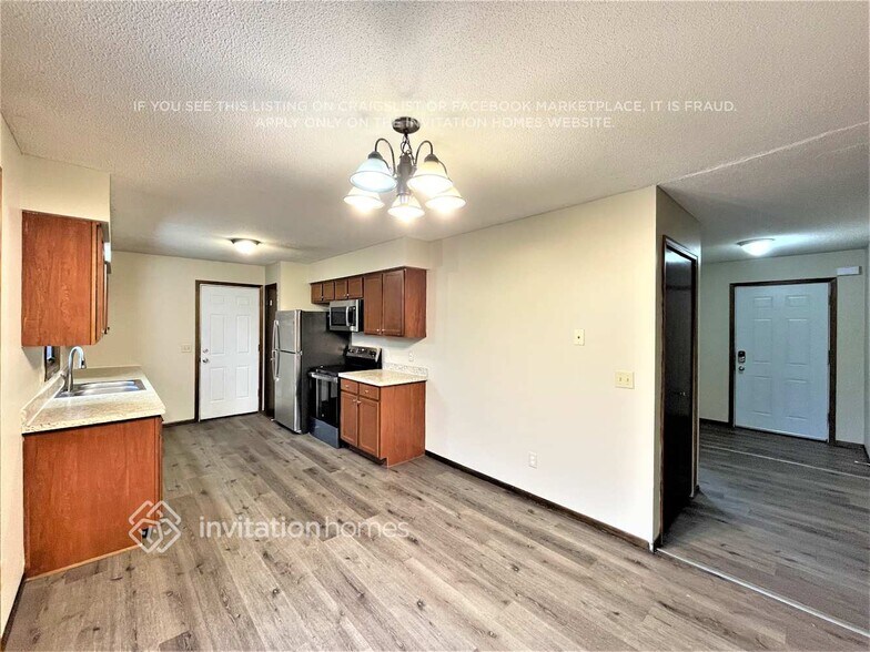 Building Photo - 7948 Quail Ave N