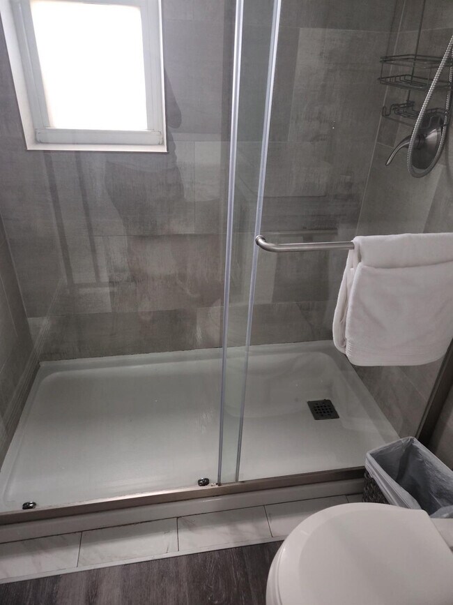 Building Photo - 1344 NE 16th Ave