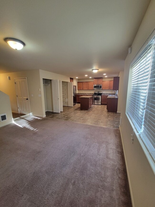 Building Photo - Spacious 3 Bedroom Home in Silverdale!
