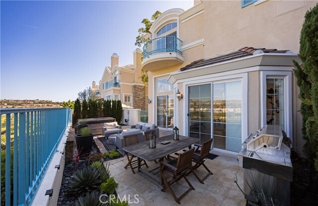 Building Photo - 4 Chandon