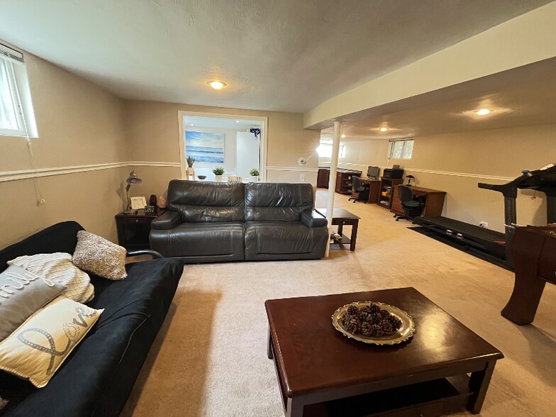 Building Photo - 363 Ridgeland Ave