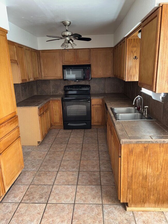 Building Photo - 3 Bedroom 2 Bathroom Georgetown Home