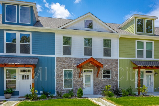 Building Photo - 1886 Young Rd SE