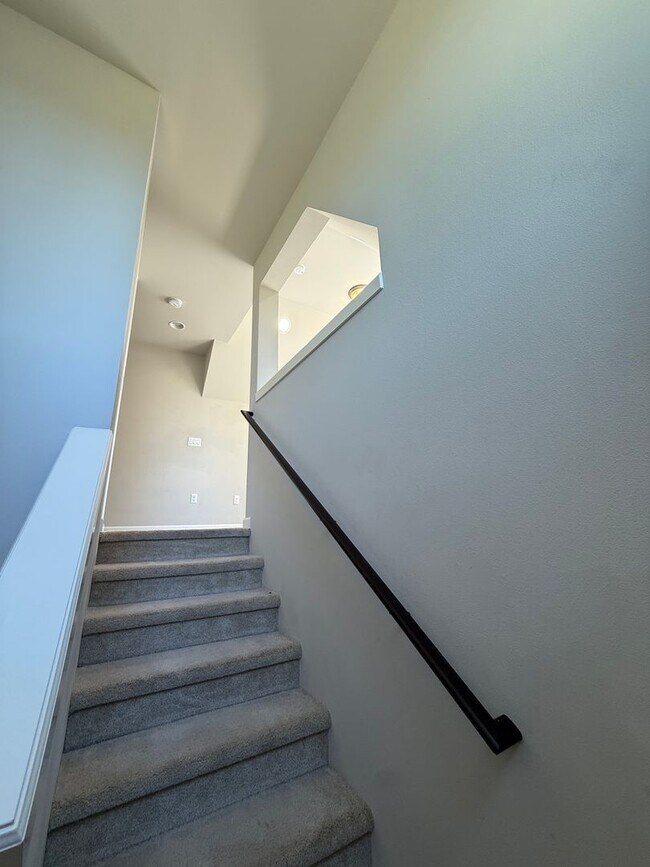 Building Photo - Spacious 3BR + Bonus Timber Creek Home for...