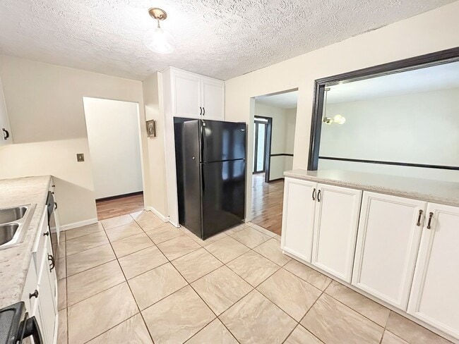 Building Photo - 3 BR Wooded Retreat in the Heart of East Cobb!