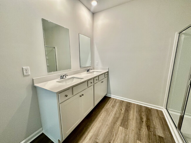 Building Photo - Three Bedroom Single Level Home in the Retreat at East Argent!