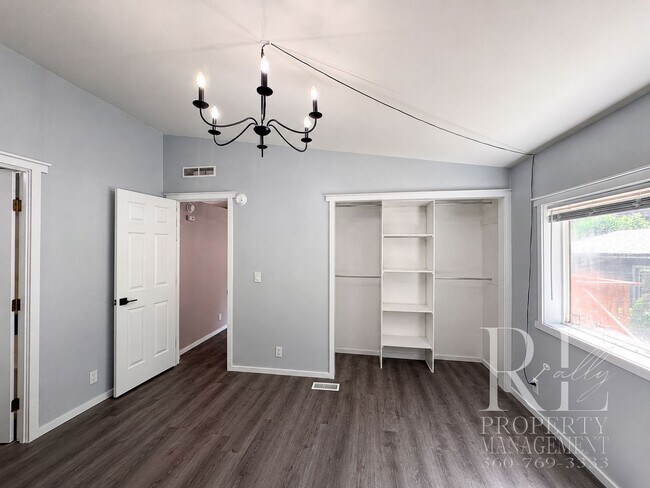 Building Photo - 548 Arnold Ave E
