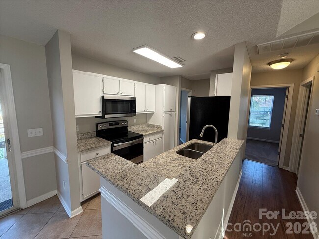 Building Photo - 142 Green Dragon Ct