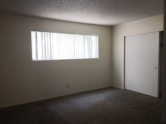 Building Photo - 1250 E Shaw Ave