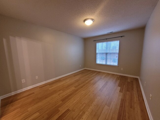 Building Photo - Great 2 Bedroom 2 Bath Townhouse