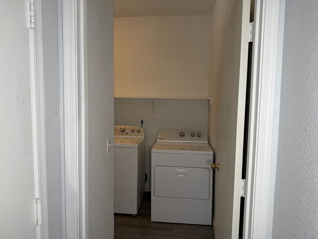 Building Photo - 33190 N Cherry Creek Rd