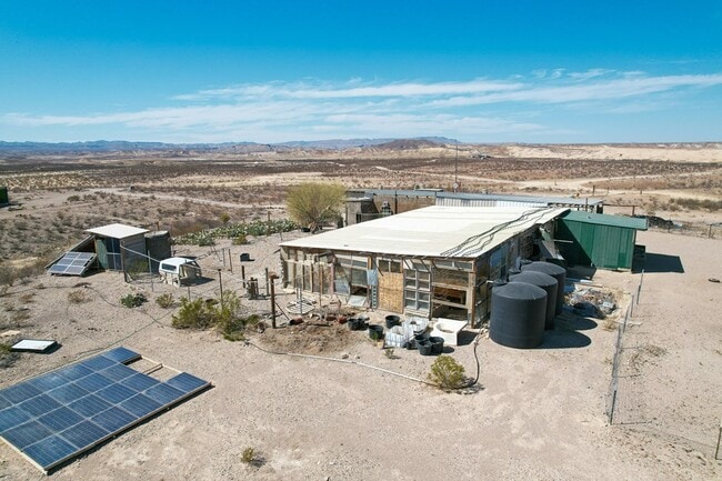 Building Photo - 400 N Smiling Dog Trail