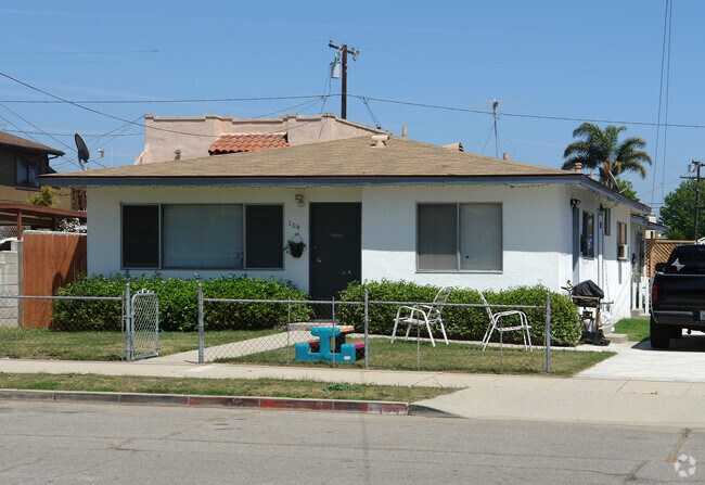 Building Photo - 104-108 S Pacific Ave