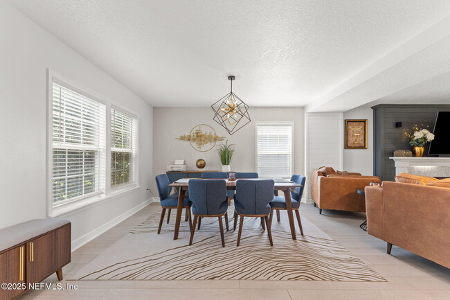 Building Photo - 75309 Ravenwood Dr
