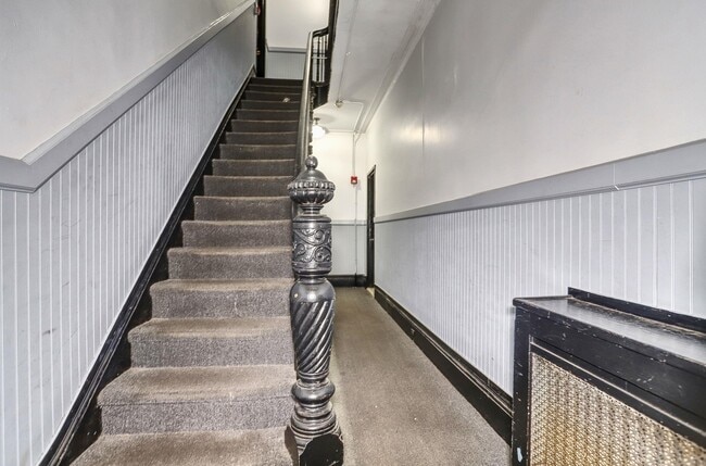 Building Photo - 1122 Hudson St