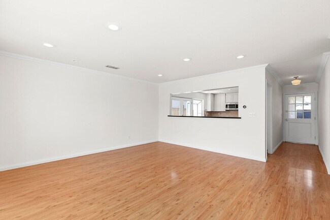 Building Photo - Welcome to Your Dream Home in Sunny San Di...