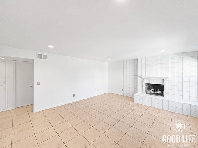 Building Photo - Charming 2BD/2BA Condo in El Cajon W/ A/C, W/D, Front/Back Patio, & Community Pool!