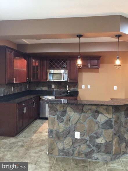 Building Photo - 43165 Barnstead Dr