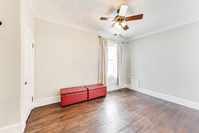 Building Photo - Beautiful Bloomingdale Row house. Utilities Included!
