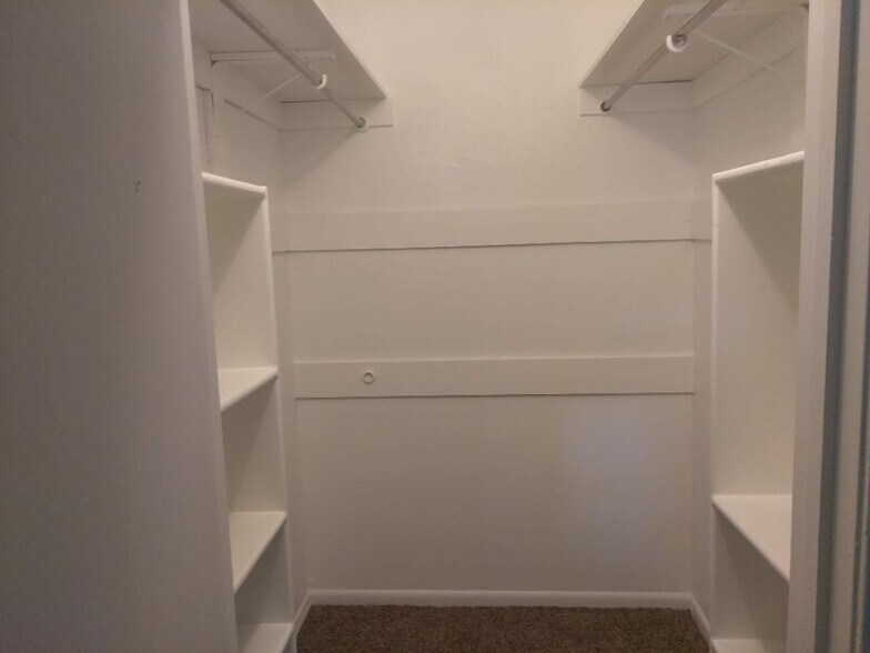 Building Photo - 8708 Bangor Dr