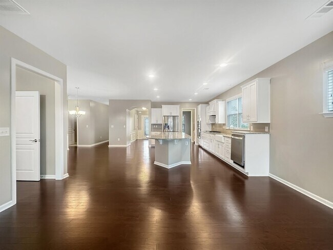 Building Photo - 813 Firefly Ct