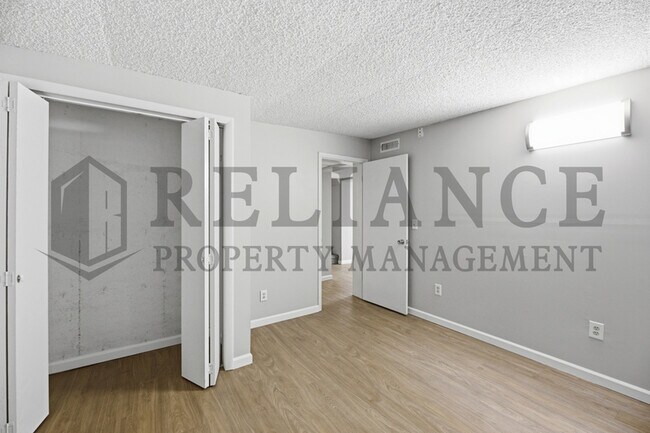 Building Photo - 1908 N Jeanette St