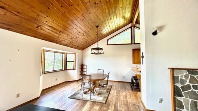 Building Photo - Lake Wildwood 3 Bedroom!