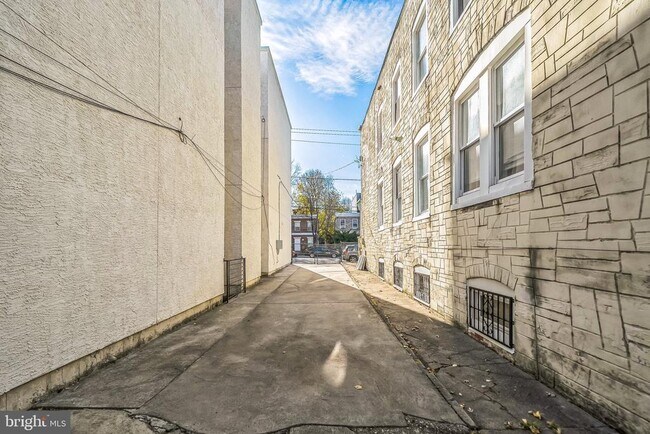 Building Photo - 3817 Haverford Ave