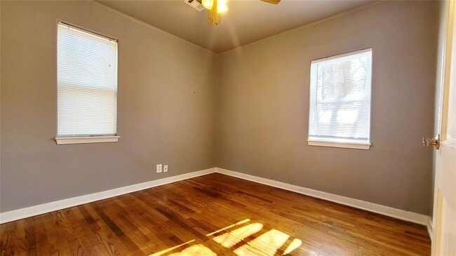 Building Photo - 300 E Kittyhawk Dr