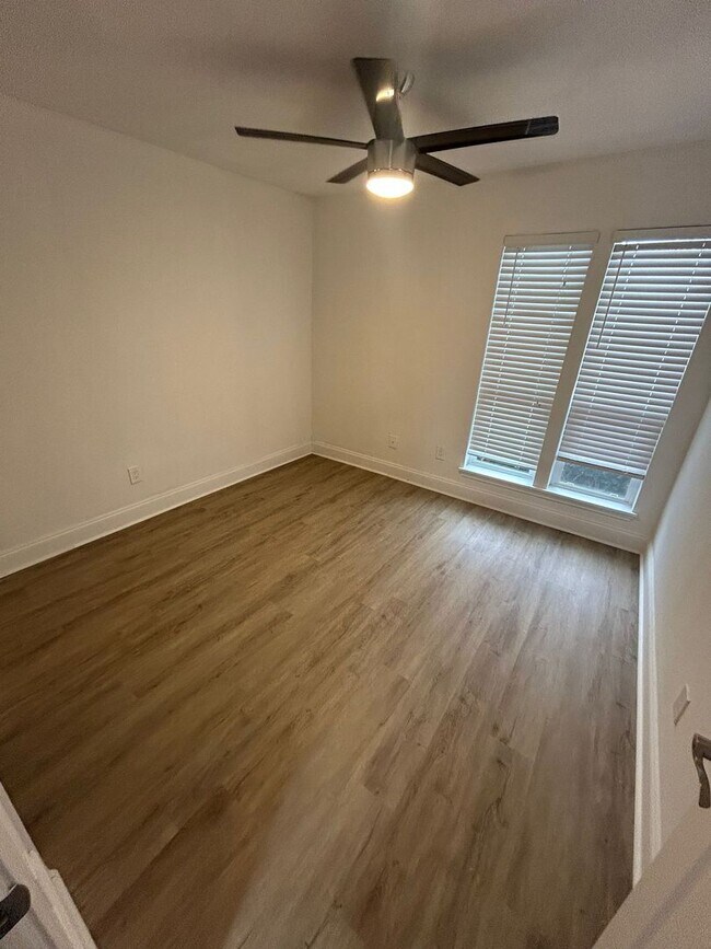 Building Photo - 2905 Spring Brook Dr