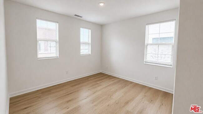 Building Photo - 6972 Calla Lily Dr