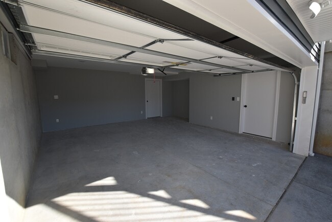 Building Photo - 3220 Regal Pl