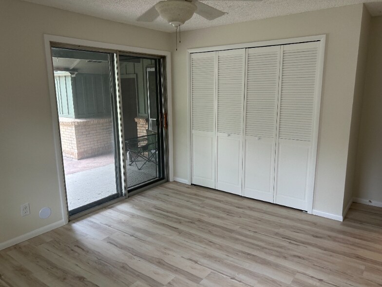 Building Photo - 2620 Lloyd Cir