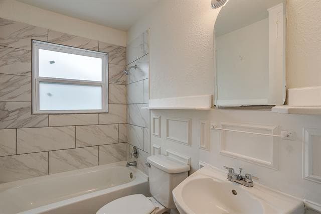 Building Photo - 6521 Six J Ct