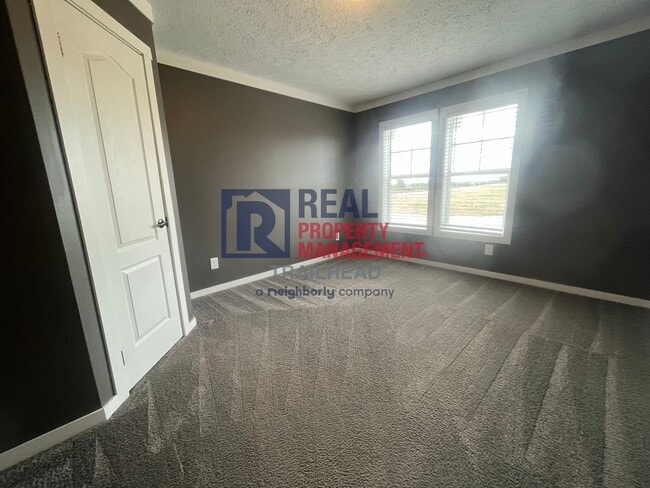 Building Photo - 3 Bed / 2 Bath Farmhouse Styled Home – Move In Ready