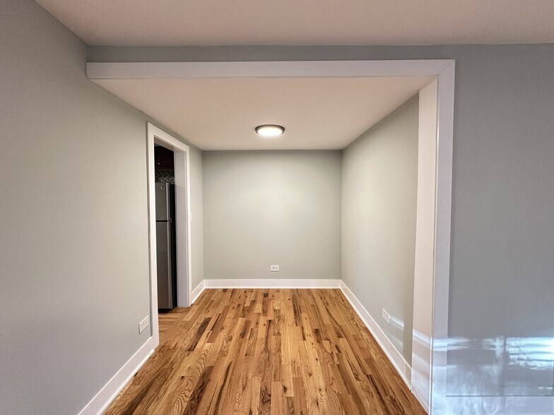 Building Photo - 440 W Elm St