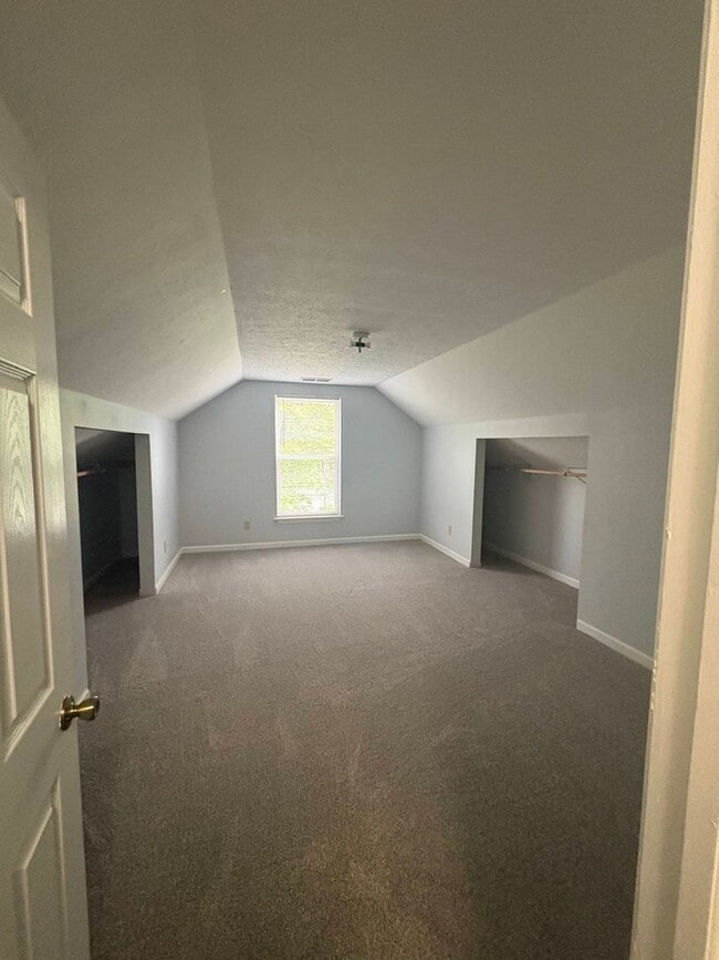 Building Photo - 3 Bd 1.5 Bath Single Family Home