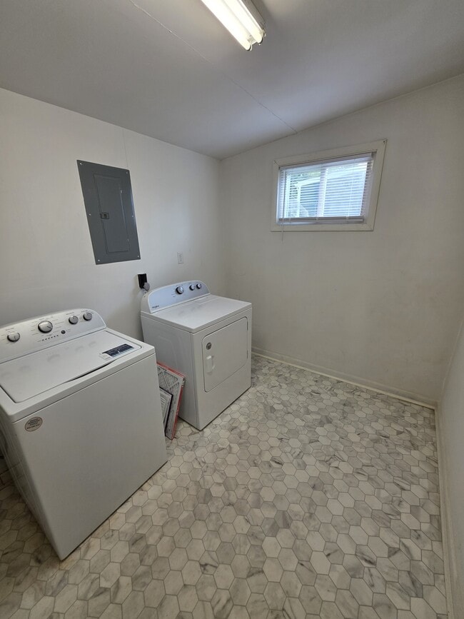 Building Photo - 2302 Norfolk St