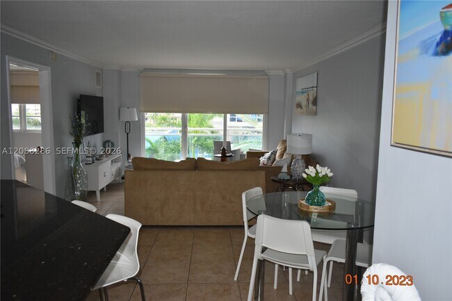 Building Photo - 6917 Collins Ave