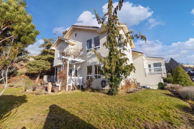 Building Photo - 5663 Basin View Dr