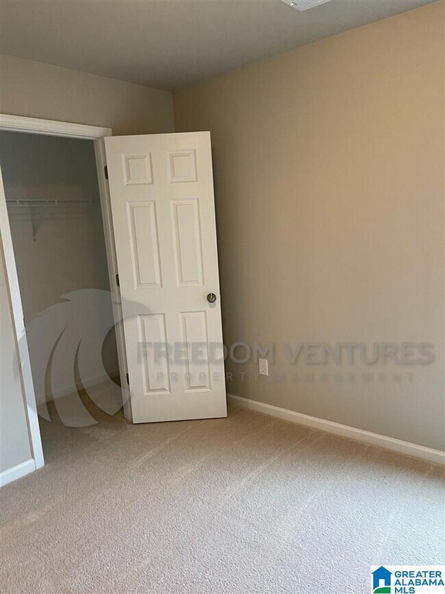 Building Photo - 401 Woodland Trl
